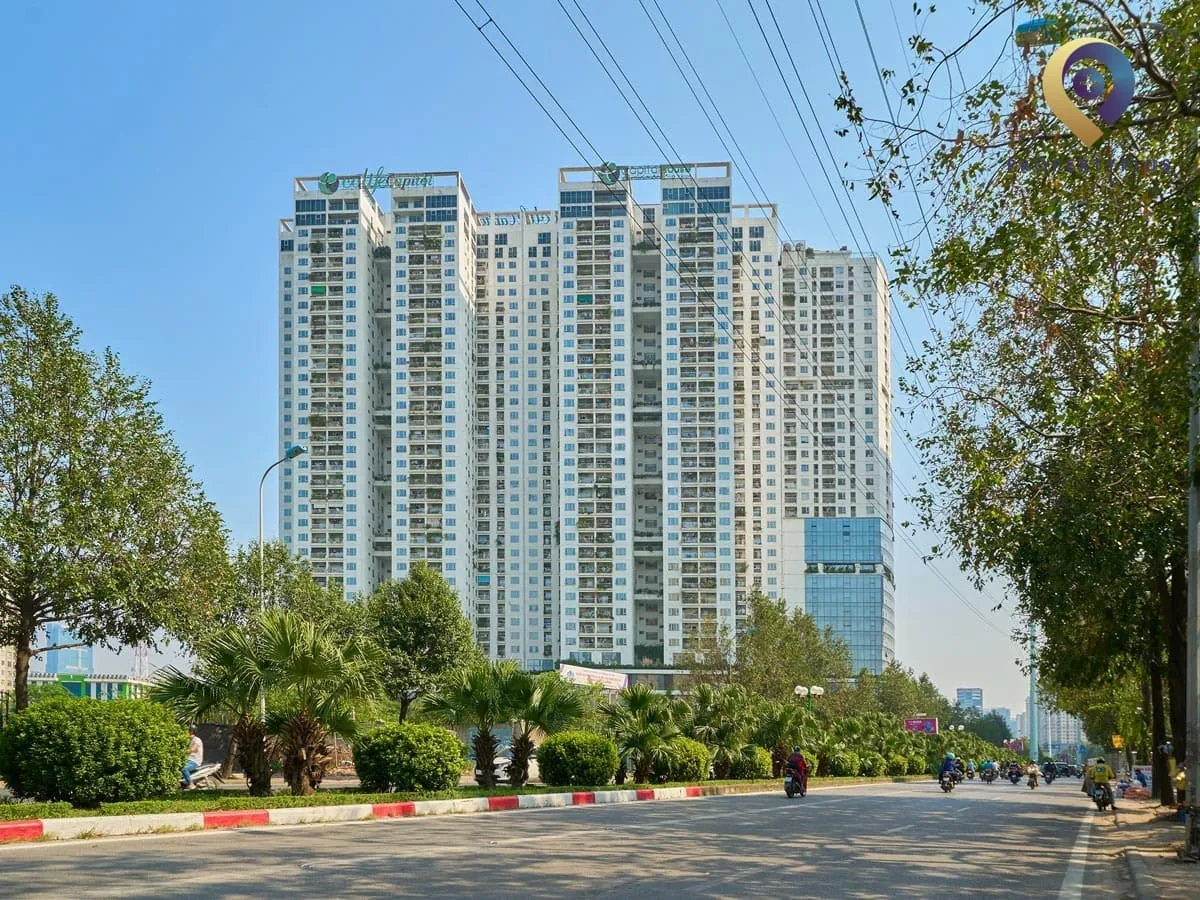 Tòa nhà Ecolife Capitol nhìn từ đường Tố Hữu.